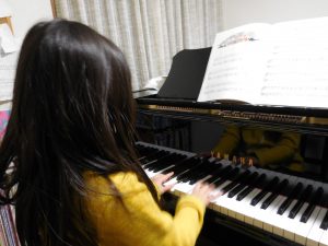 国分寺富士本の堀里美ピアノ教室のピアノレッスン